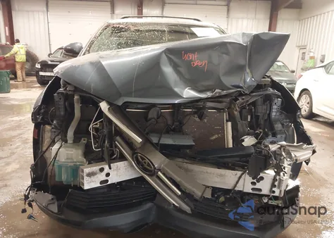 2018 Toyota Highlander Le Plus z USA, uszkodzony, nr VIN 5TDBZRFH3JS906139